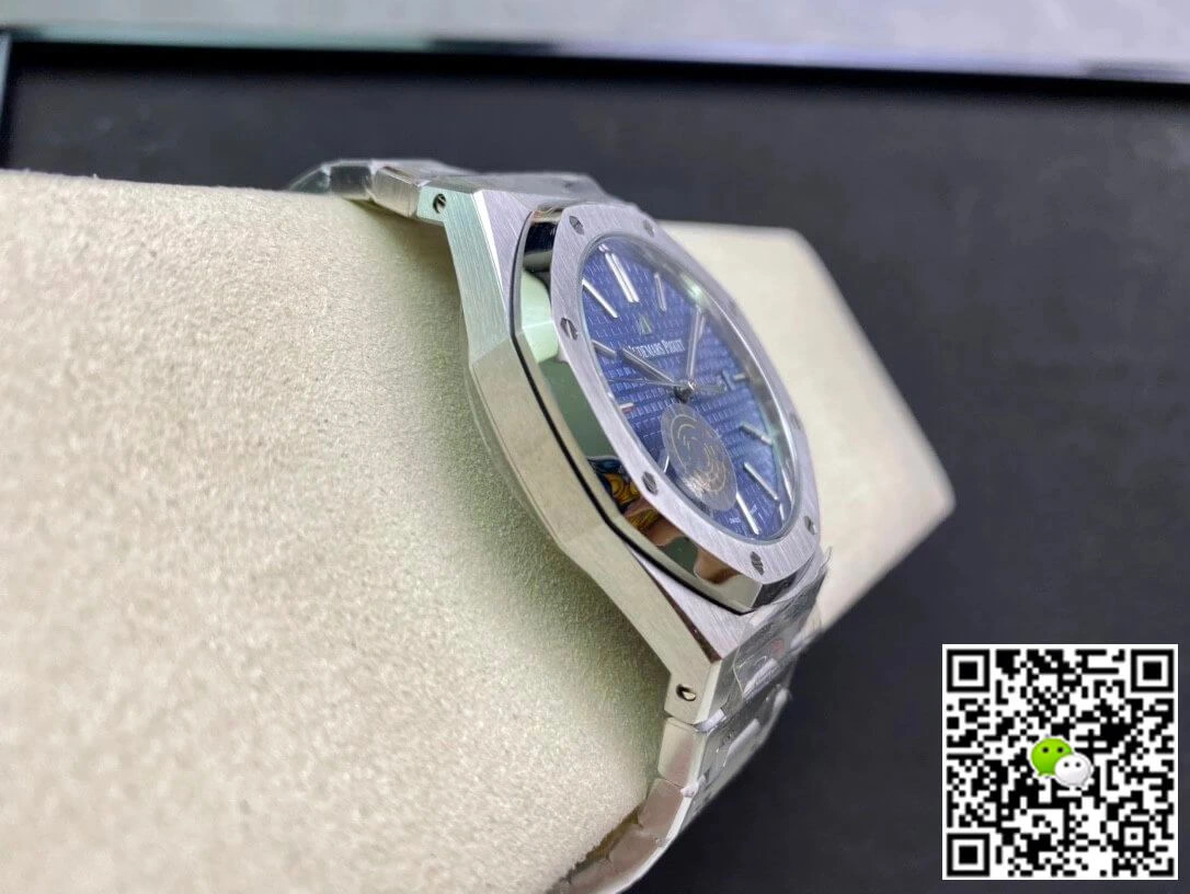 Audemars Piguet Royal Oak 15400ST.OO.1220ST.03 APS Factory 1:1 Best Edition Replica Watch Silver Strap